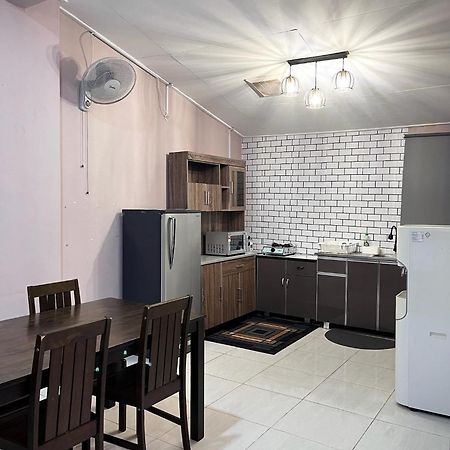 Aina Guest House 哥打巴鲁 外观 照片