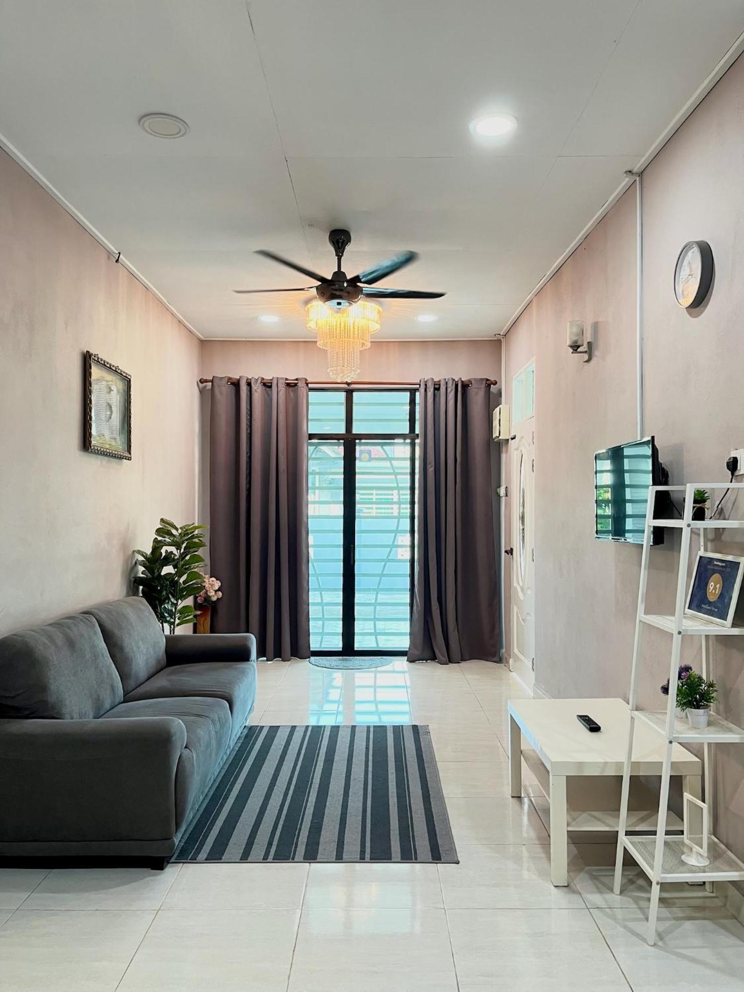 Aina Guest House 哥打巴鲁 外观 照片